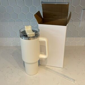 NEW IN BOX 40oz Stainless Steel Mug with Straw